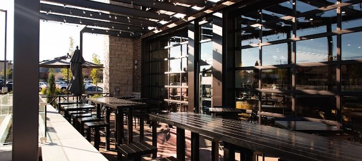 Image of outdoor patio at Piada Italian Street Food restaurant location